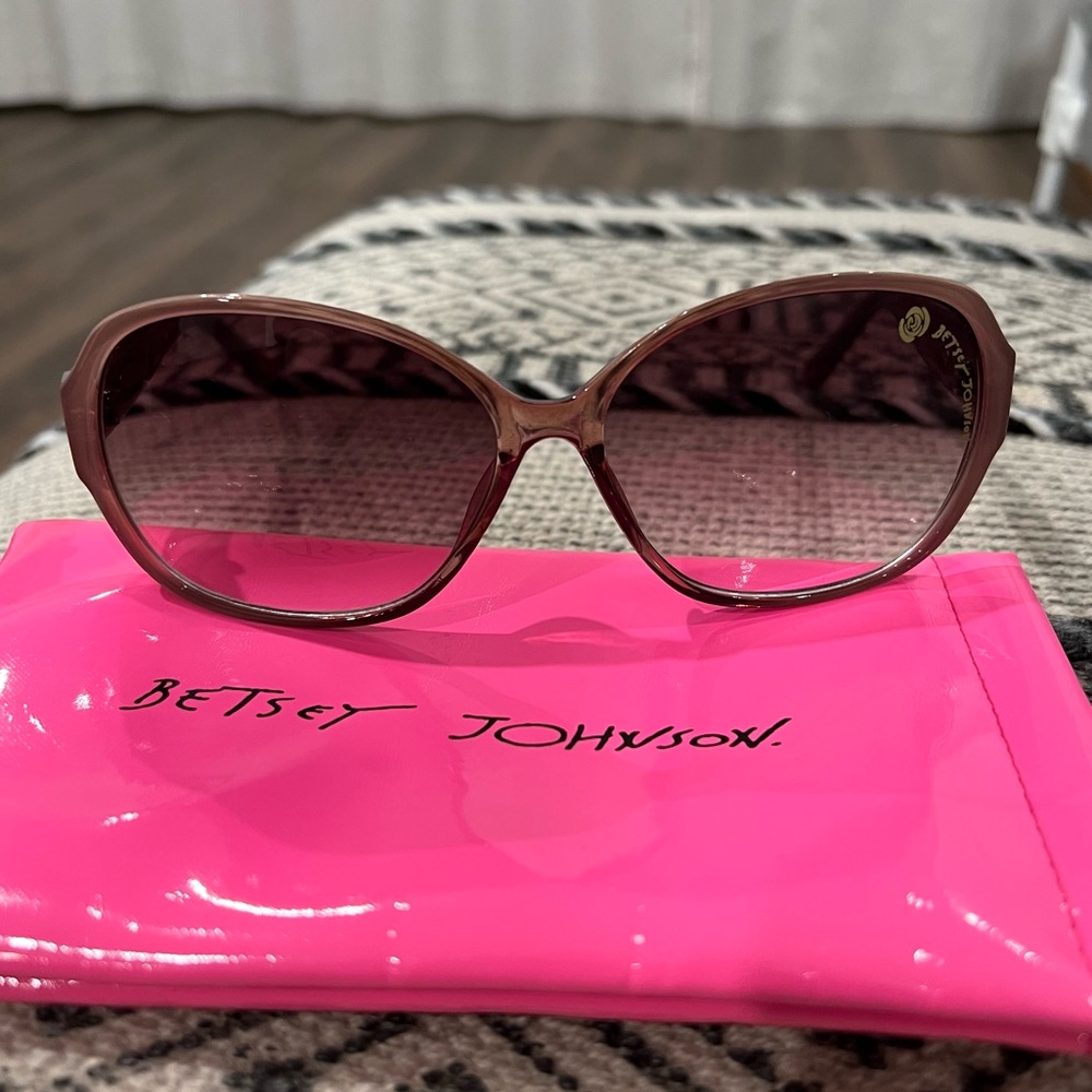 BETSEY JOHNSON Espresso Scalloped UV Sunglasses